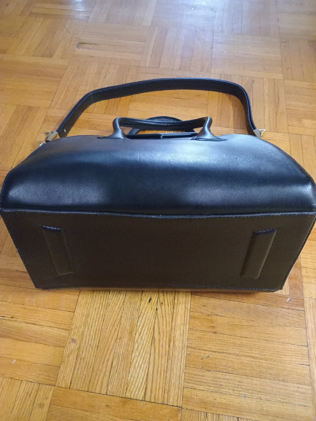 Givenchy Black Leather Handbag image indicator(3)