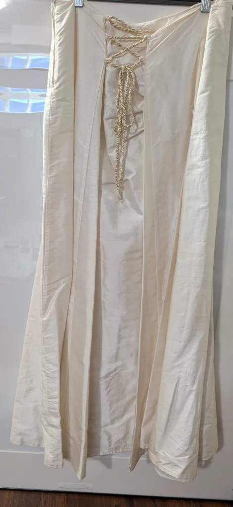 Medieval dress image indicator(5)