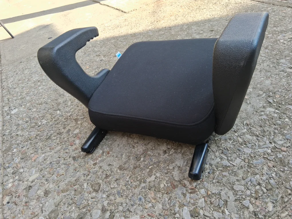 Clek Ozzi Booster Seat - Black with locking mechanism image indicator(2)