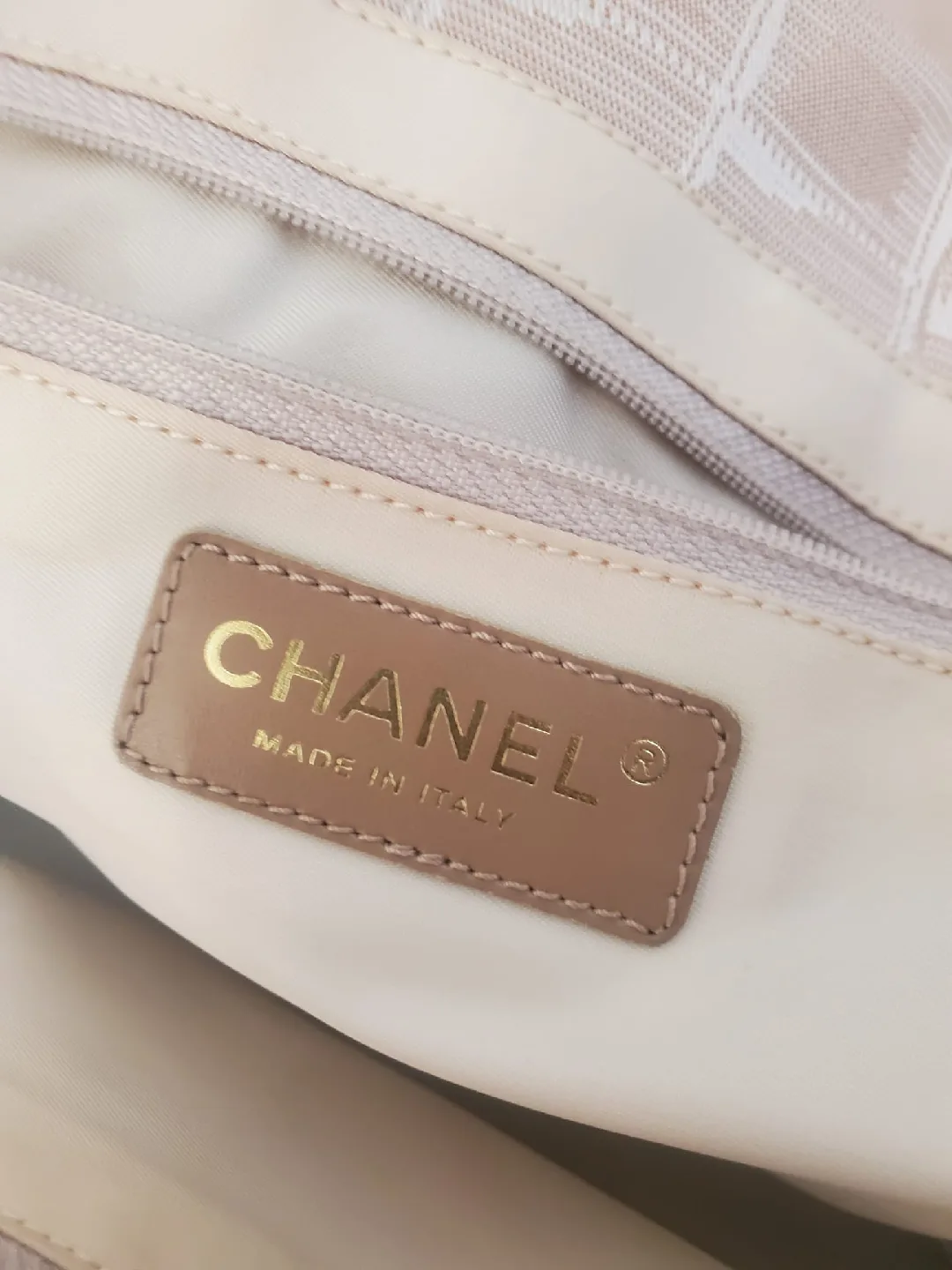 Chanel Beige Tote Bag image indicator(6)