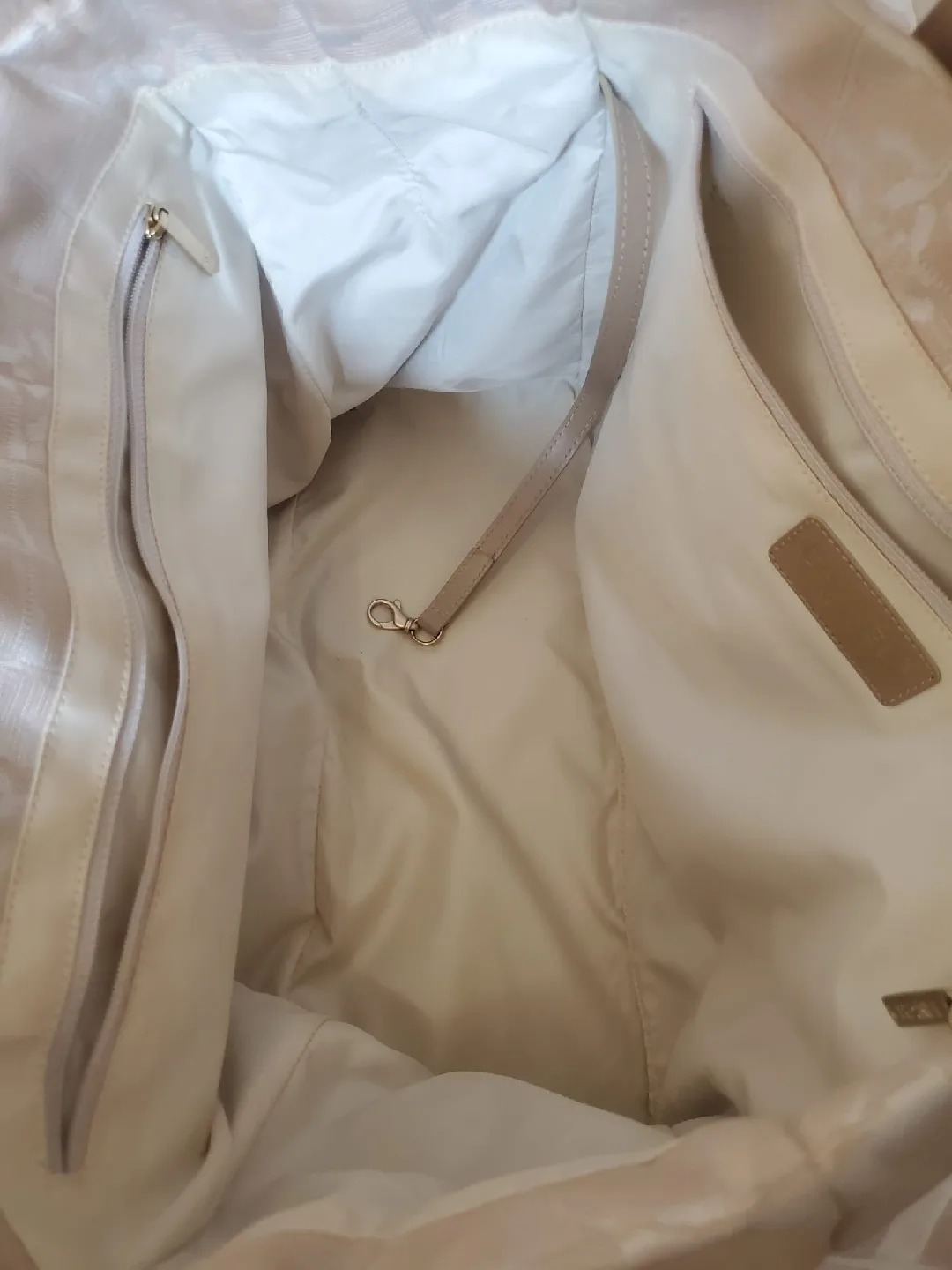 Chanel Beige Tote Bag image indicator(8)