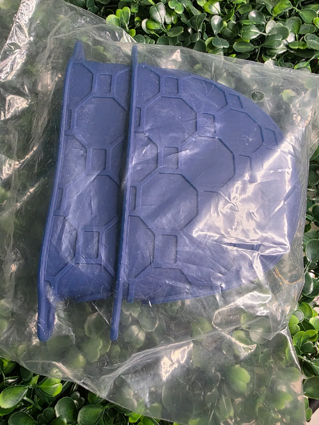 Blue silicon oven mitts - New thumbnail