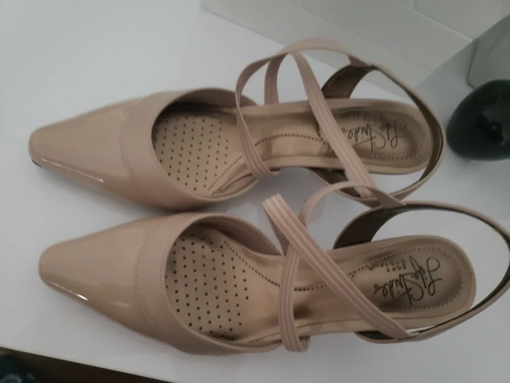 Life Stride Beige Heels Size 7.5 thumbnail