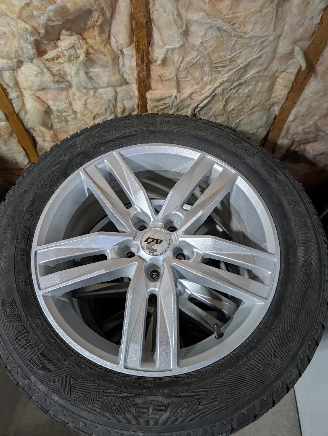 (4)-245/55R18 Winter Tires On Alloy Rims 2016 Hyundai Santa Fe image indicator(2)