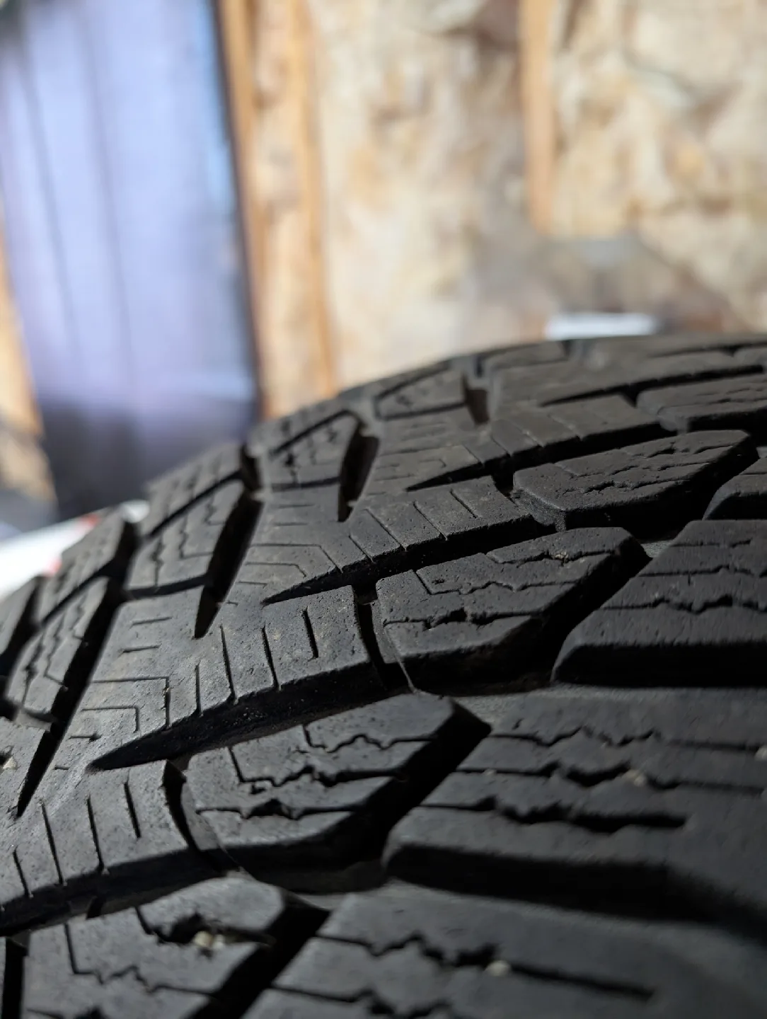 (4)-245/55R18 Winter Tires On Alloy Rims 2016 Hyundai Santa Fe image indicator(7)