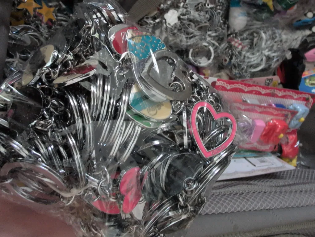 Bulk Assorted Keychains & Novelty Items (Mixed Lot) image indicator(2)