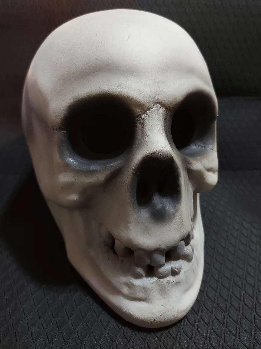 Light-Up Skull Decoration thumbnail