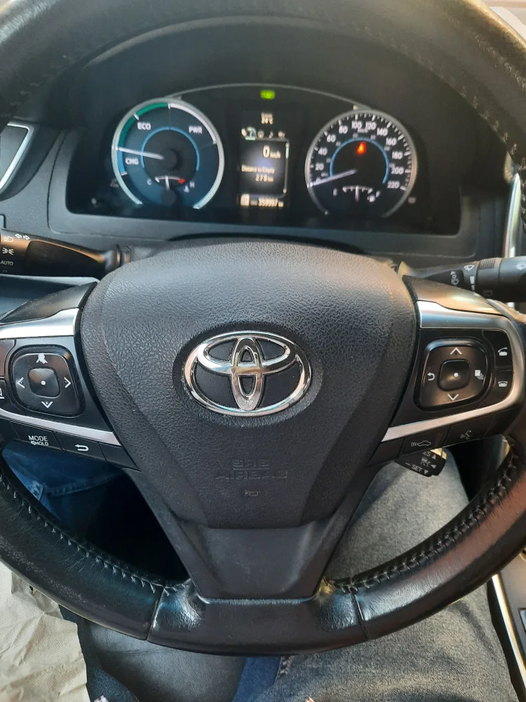 Toyota Camry XLE hybrid 2017Used Car image indicator(2)