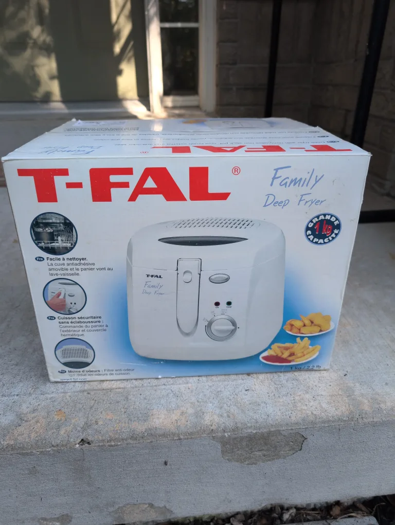 T-Fal Family Deep Fryer - 1kg Capacity. New in Box thumbnail