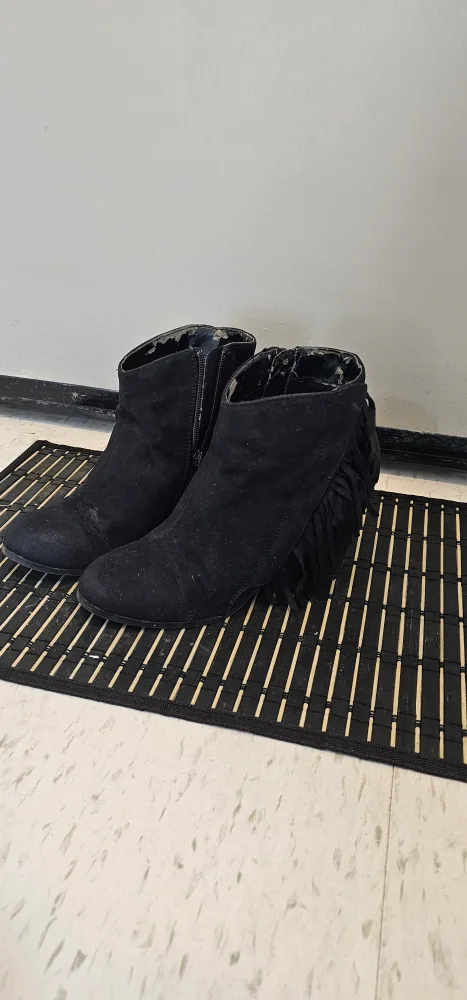 dQupes Black Fringe Ankle Booties - Size 6 thumbnail