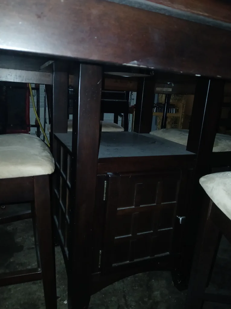 tall table and 4 tall chears thumbnail