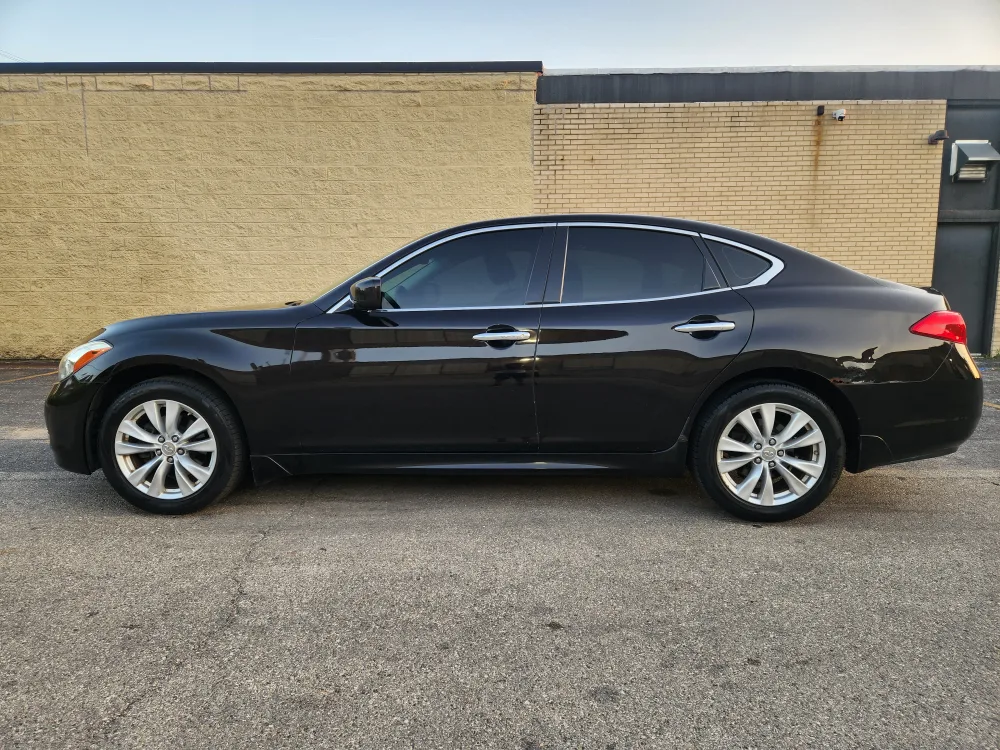 2011 Infiniti M37x thumbnail