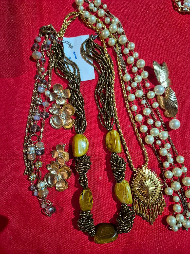 Vintage Costume Jewellery Lot thumbnail