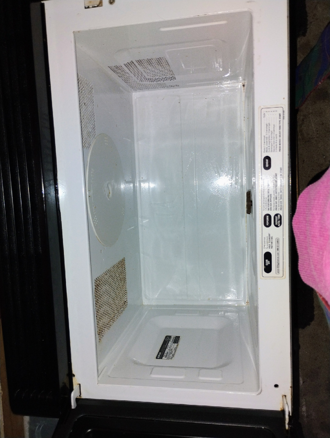Hotpoint Microwave Oven - photo 2