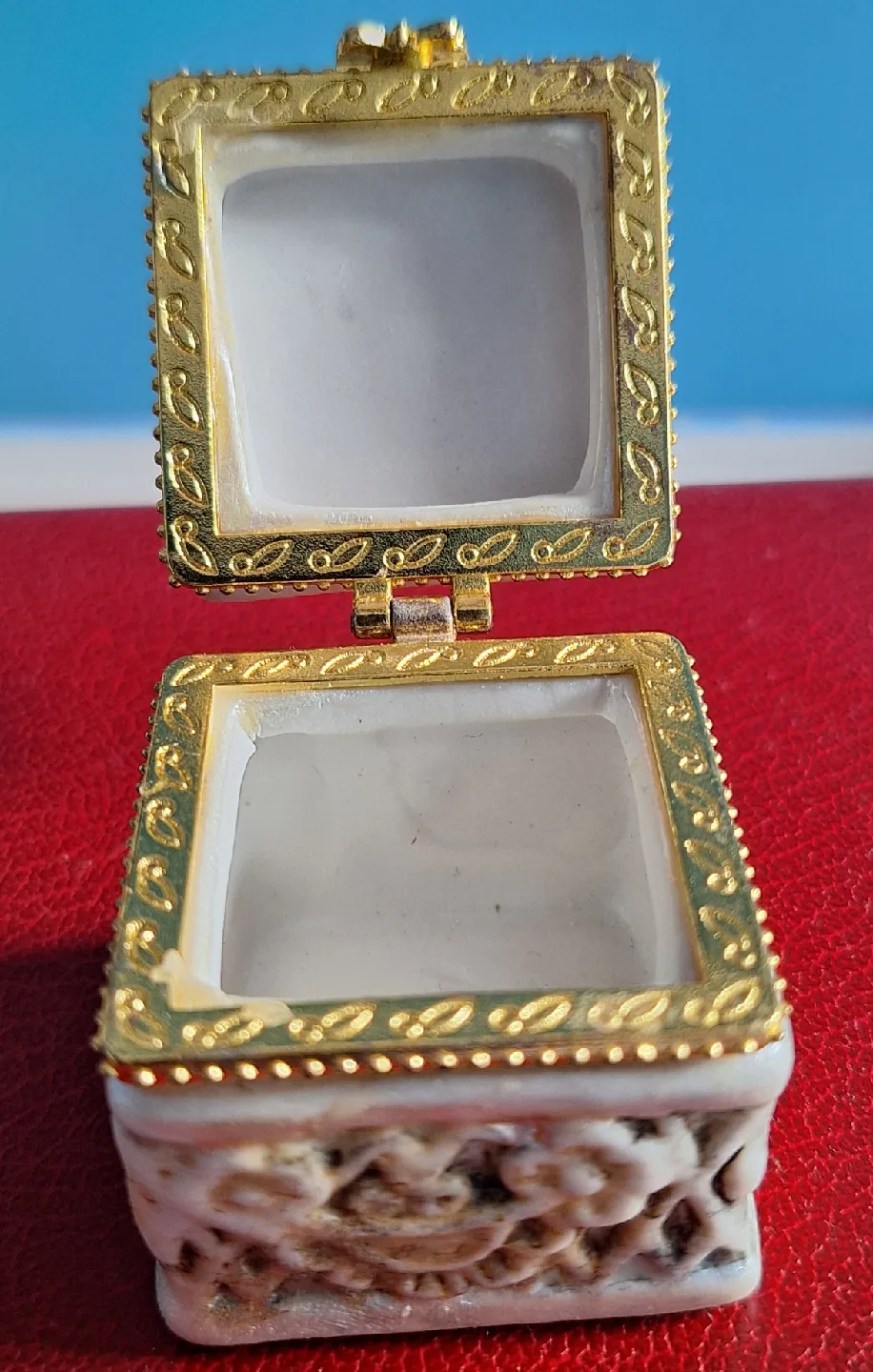 Vintage Rose Trinket Box image indicator(4)