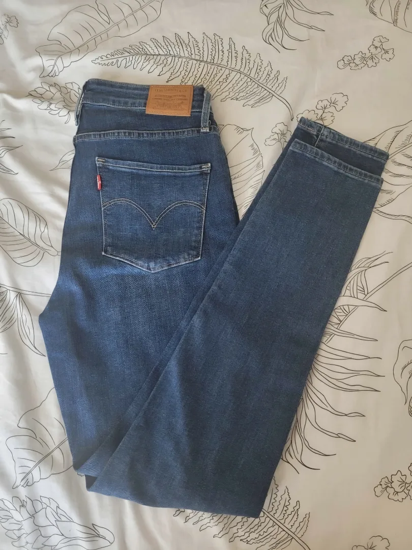 Levi's 721 High Rise Skinny Jeans - Size 29 image indicator(4)