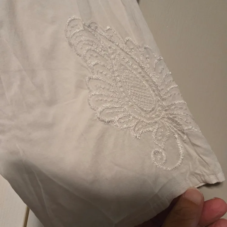 Cherokee White Embellished Tunic - Size XL image indicator(5)