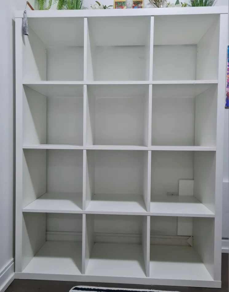 White 12-Cube Storage Shelf image indicator(2)