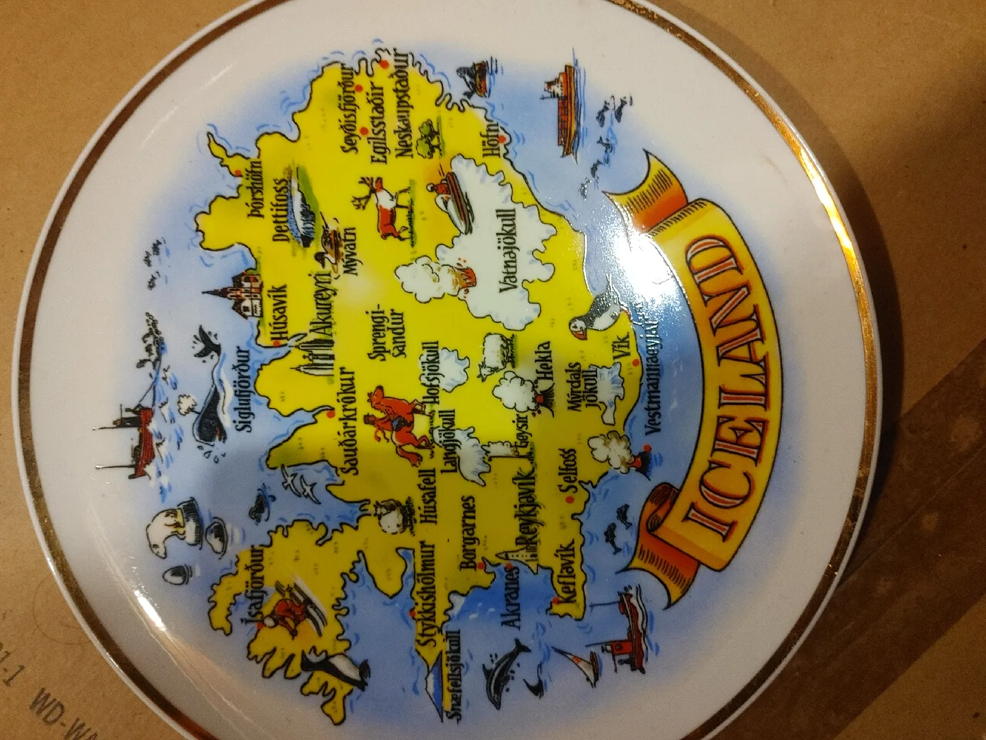 Vintage Decorative Plates - Travel Souvenirs image indicator(2)