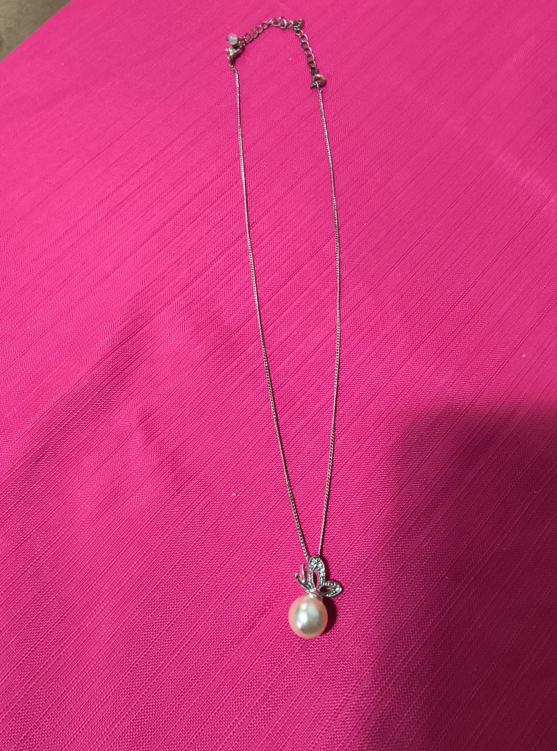 Pearl Pendant Necklace thumbnail