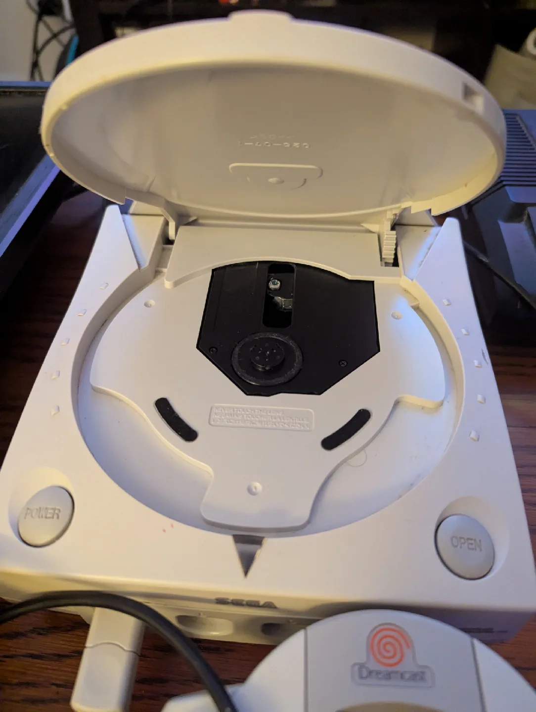 working Sega Dreamcast with 11 games and one controller image indicator(2)