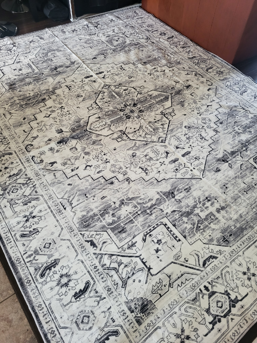 8ft X 10ft Area rug (Brand new) - photo 3