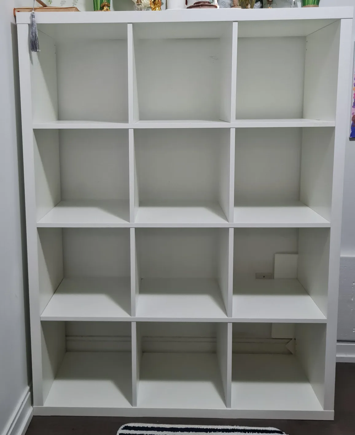 White 12-Cube Storage Shelf image indicator(3)