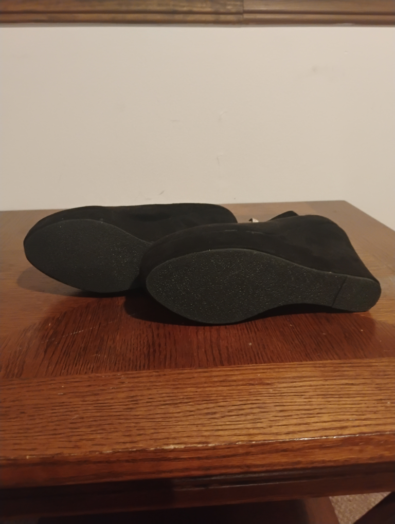 Crystal Queen Black Heels Size 39 - photo 3