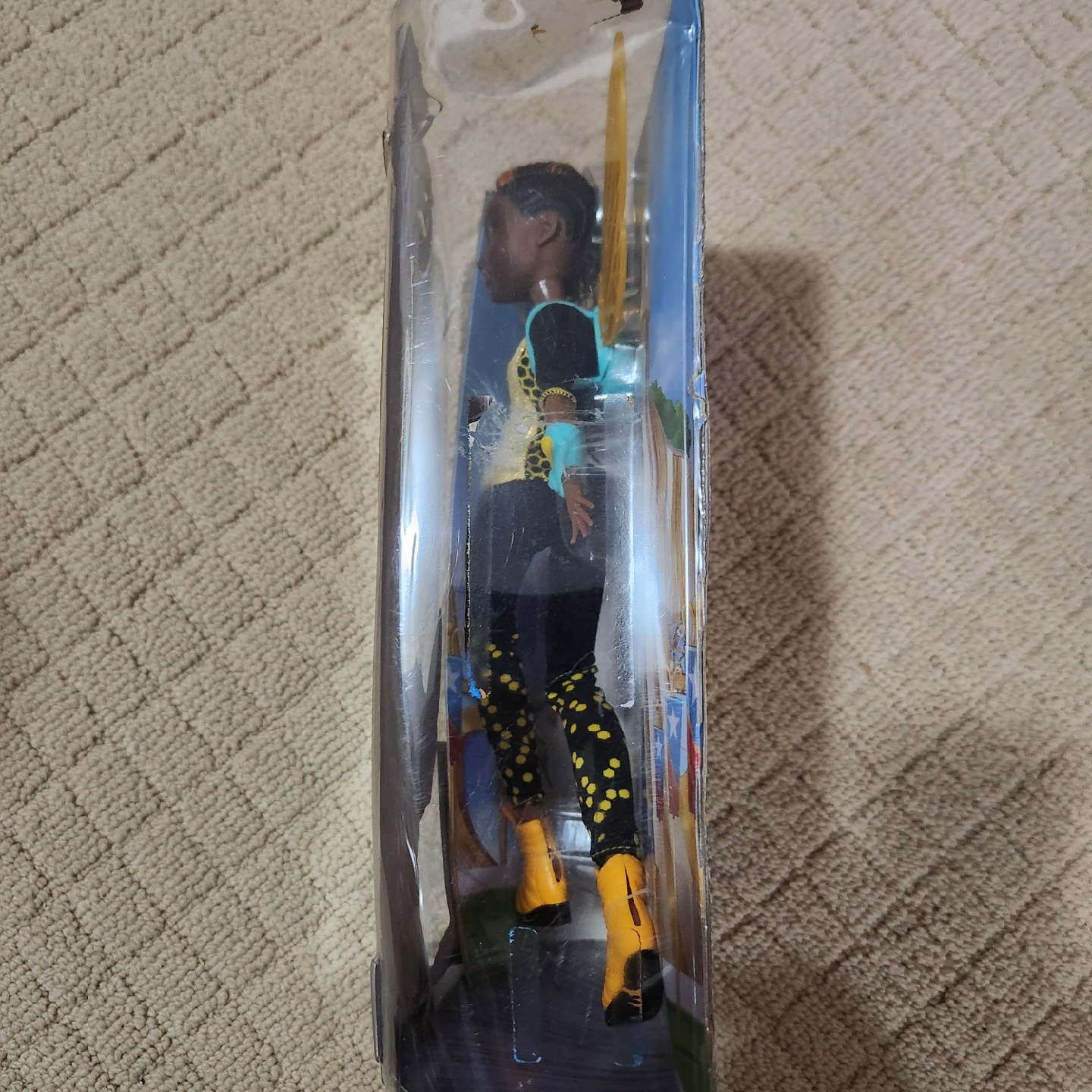 DC Super Hero Girls Bumblebee Doll action figure - New in Box! - photo 3