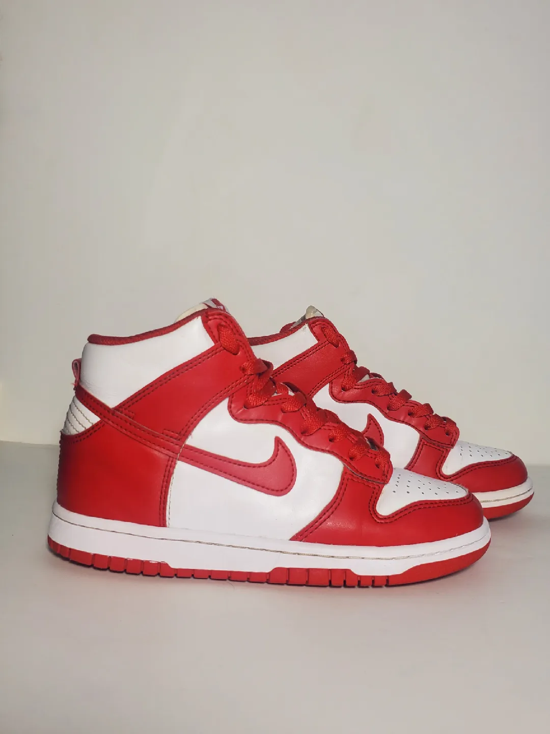 Nike Dunk High Championship White Red (GS) DB2179-106 Size 5.5Y image indicator(9)