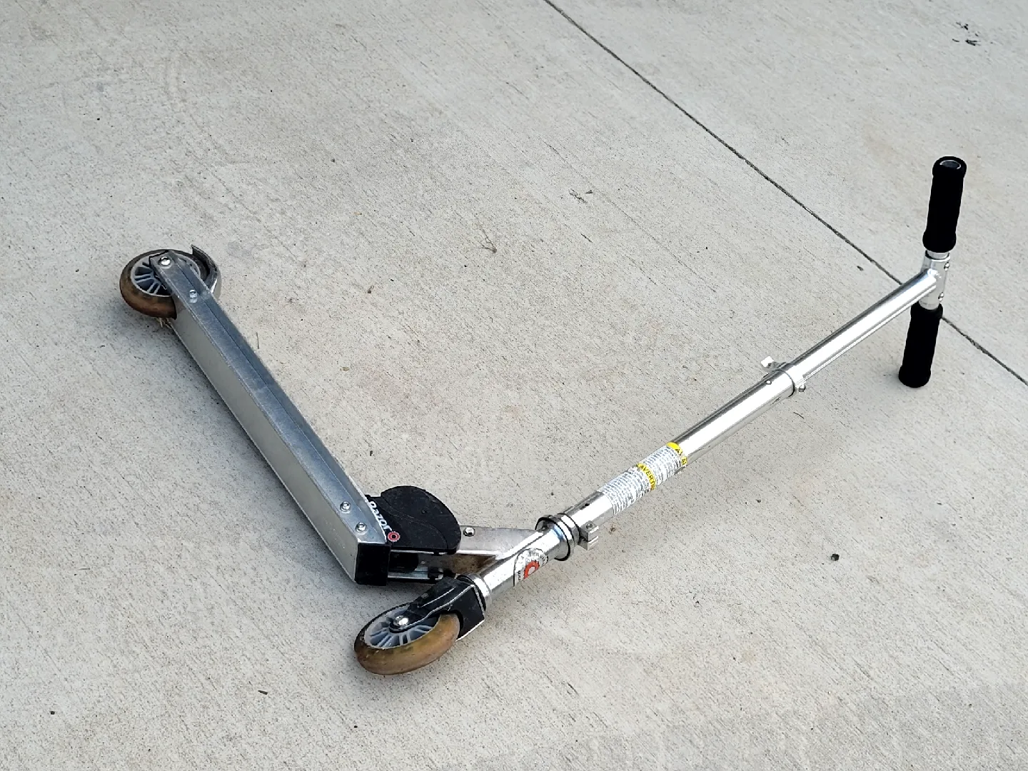 Razor A Kick Scooter - Silver image indicator(7)