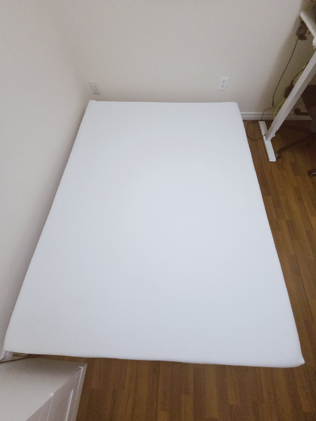 Queen Secretland Mattress - New like Condition! - photo 4