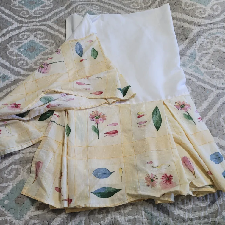 Vintage Bed Skirt For a Single Twin Bed Bedskirt thumbnail