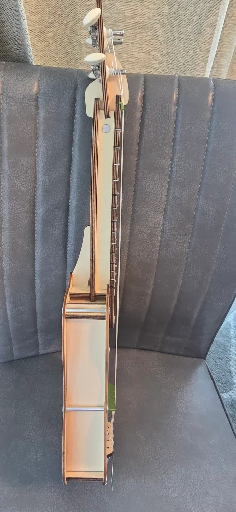 KiwiCo Ukulele image indicator(3)