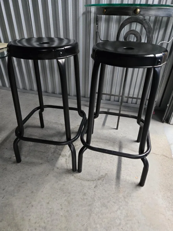 Set of 2 Black Metal Bar Stools image indicator(3)