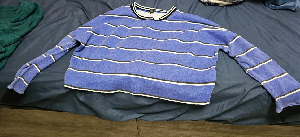 🥕 Striped Blue Cropped Sweater thumbnail
