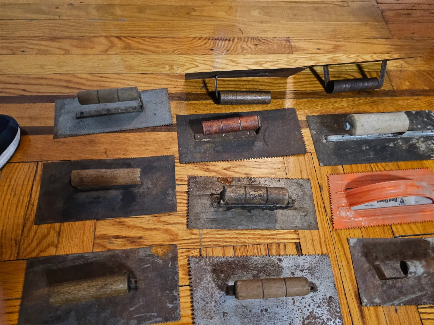 Cement, plastering & masonry tools / $1 ea / gently used image indicator(4)