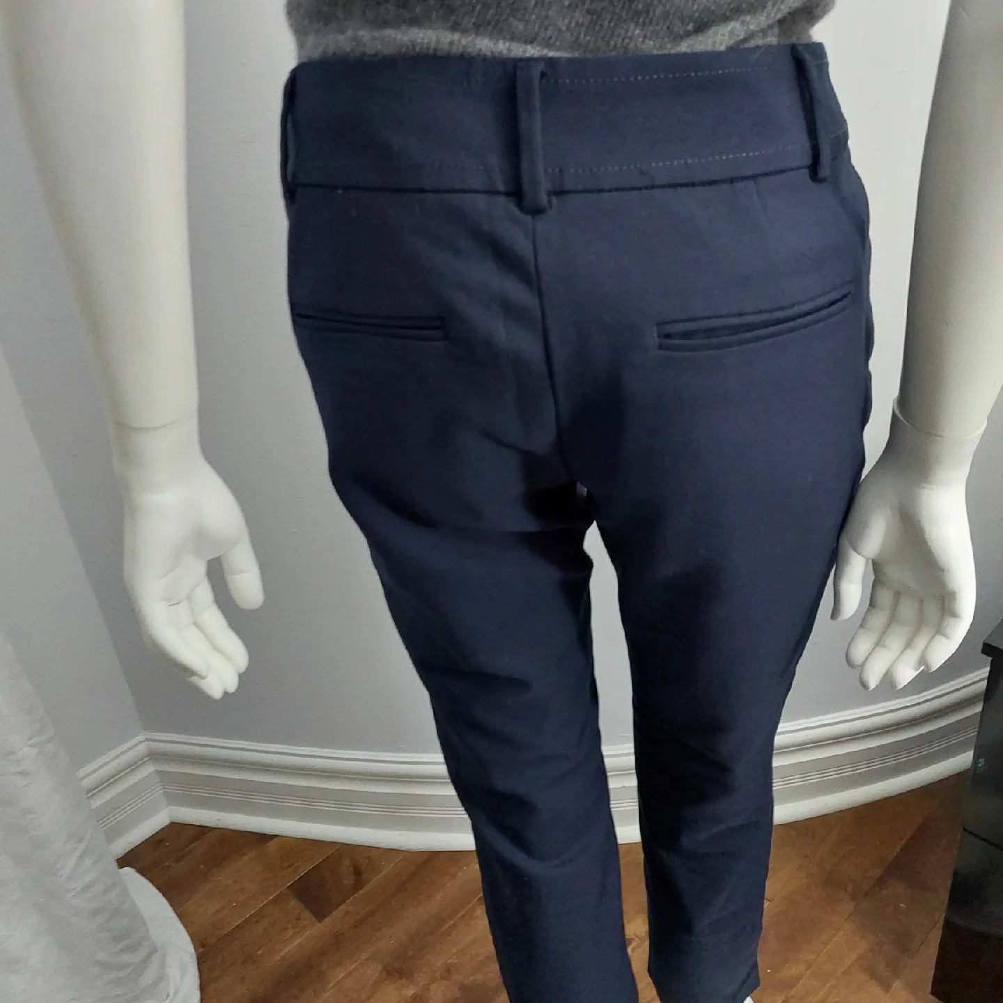 RW&CO Navy Blue Slim Ankle Pants - Size 6 thumbnail