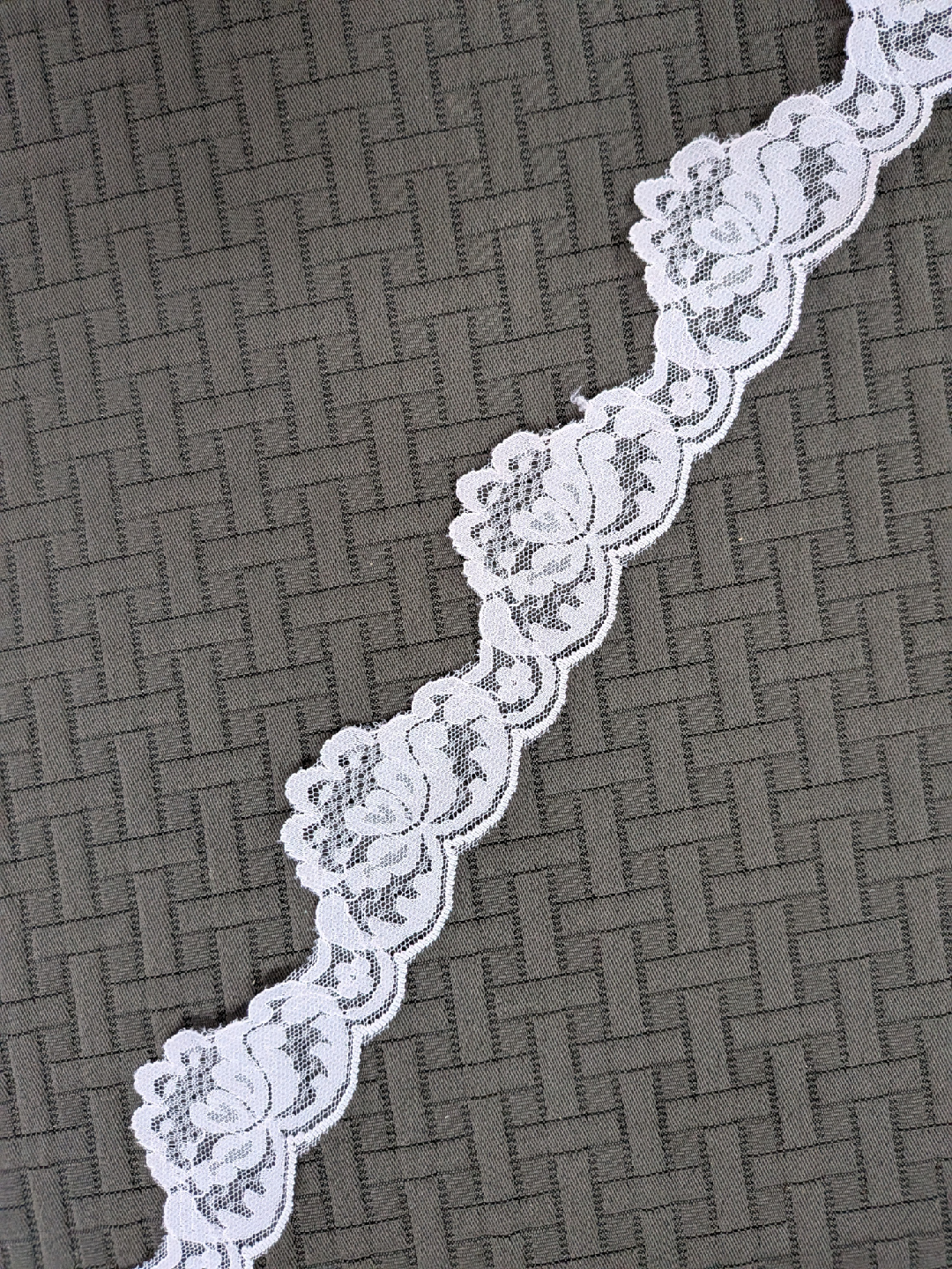 Bundle of THREE YARDS pale pink heart lace - photo 4
