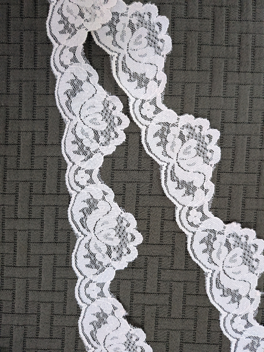 Bundle of THREE YARDS pale pink heart lace - photo 5