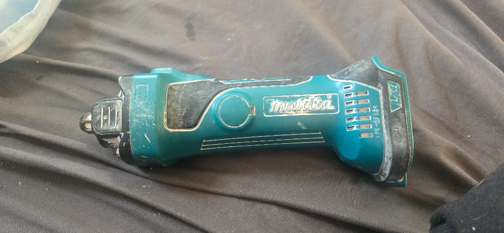Makita Cordless Drywall Cutout Tool thumbnail