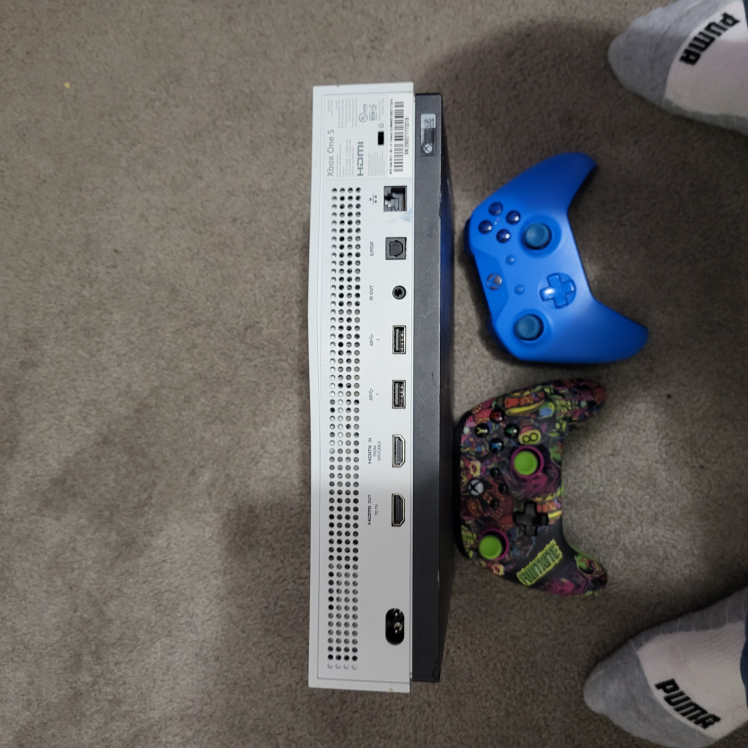 dont use anymore Xbox One S Console with Controllers - photo 2