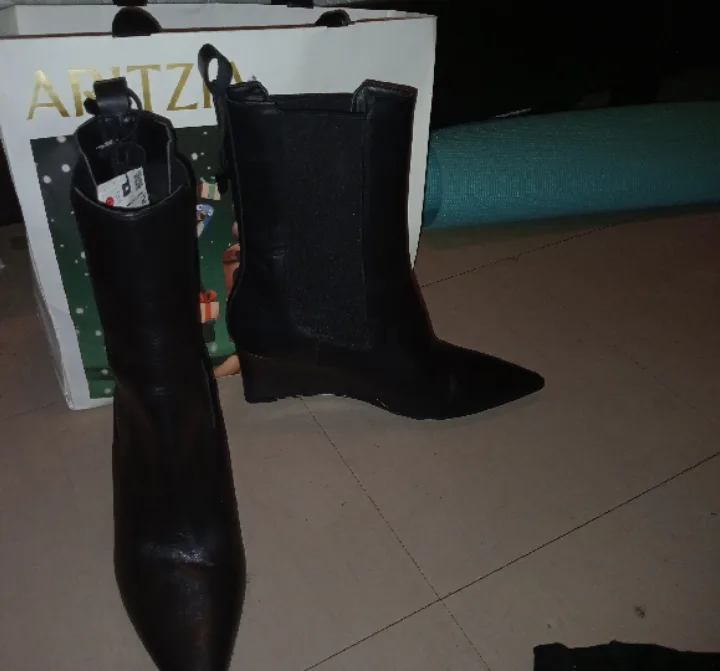 Aritzia Black Leather Wedge Ankle Boots image indicator(3)