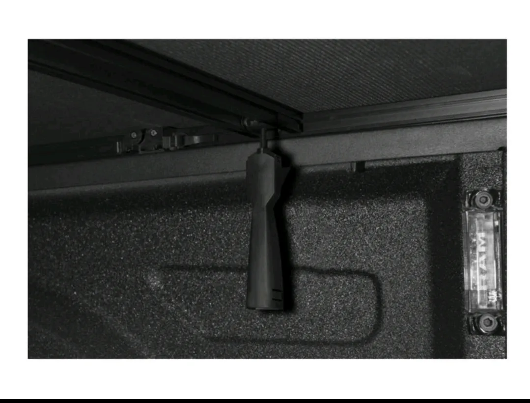 Truck Bed Tonneau Cover, EUC image indicator(3)