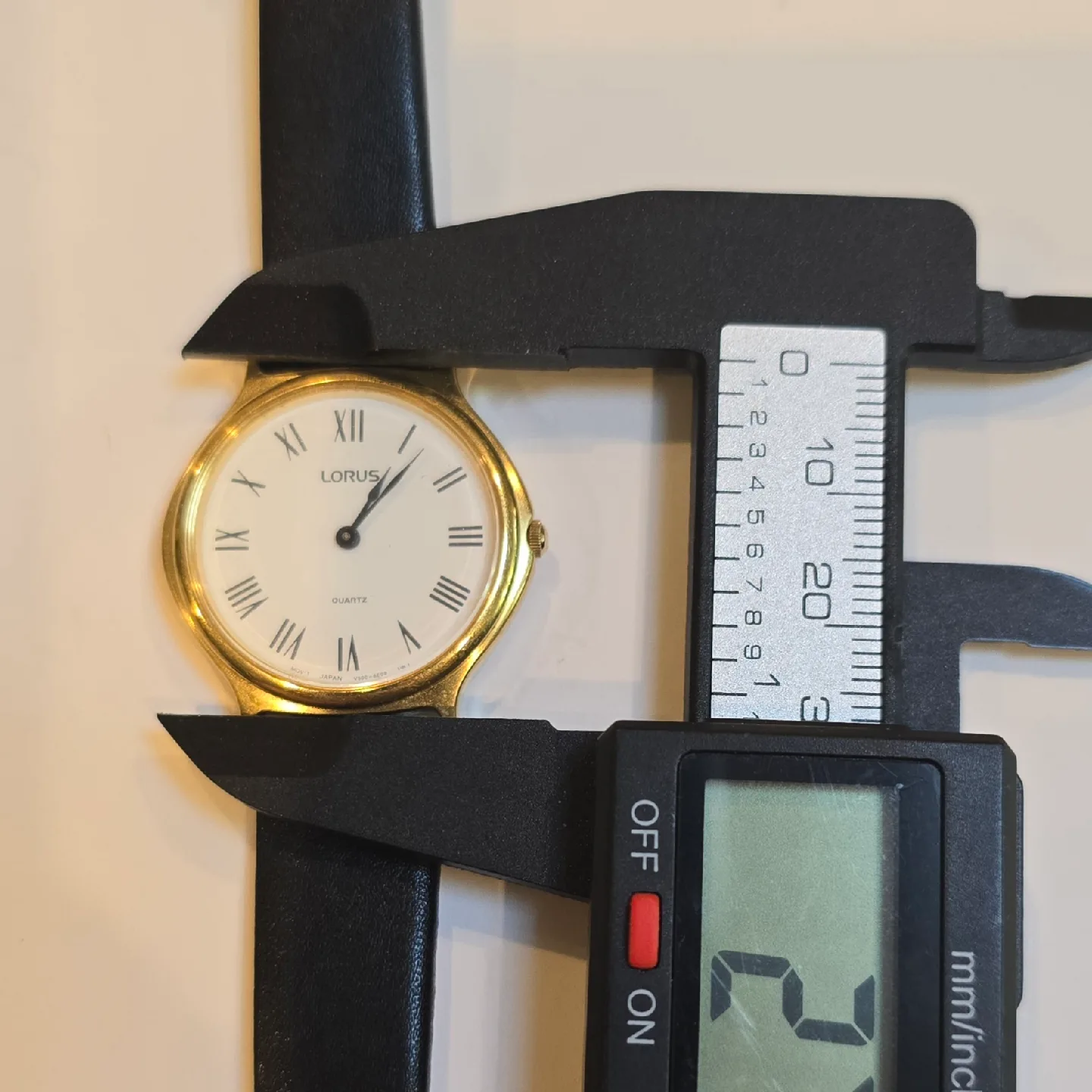 Lorus Quartz Watch image indicator(5)
