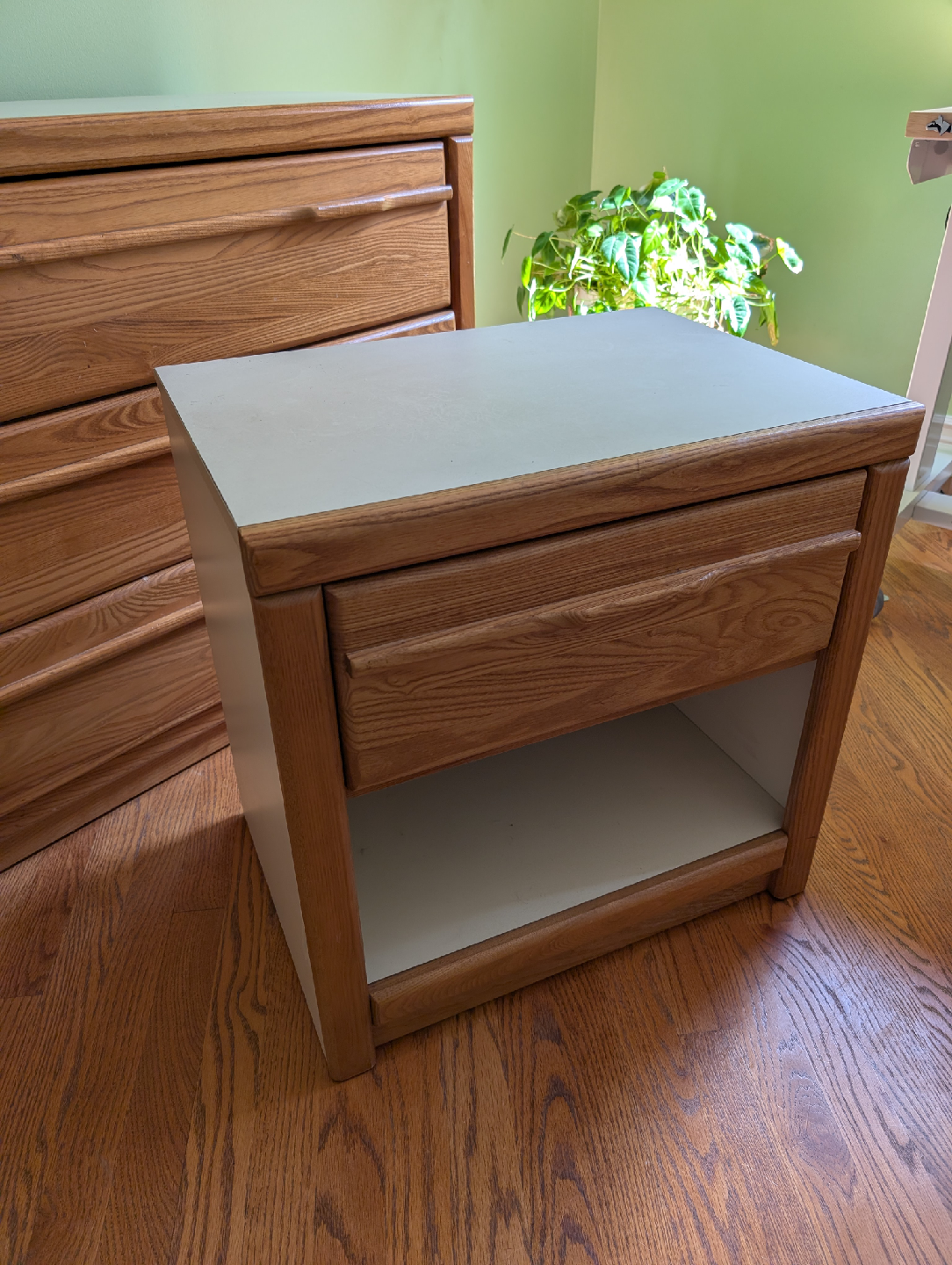 2 Wooden Nightstands