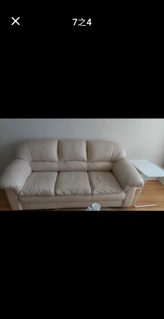 one set of couch almost new.color BEIGE image indicator(2)