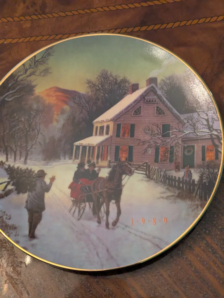 1989 "Home for the Holidays" Christmas Plate thumbnail