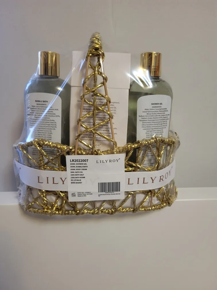 LilyRoy Coconut Bath Gift Set - New! image indicator(3)