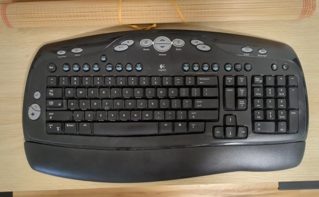Logitech wireless keyboard thumbnail
